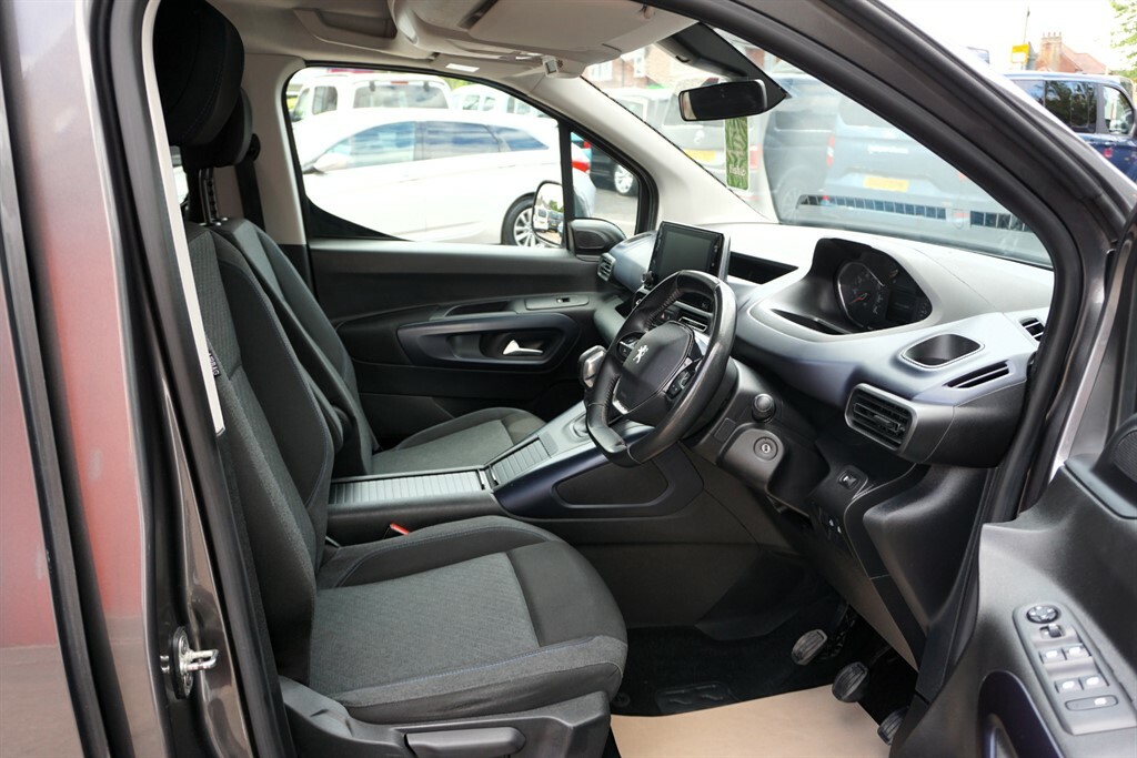 Peugeot Rifter 1.5L Allure Brown #8