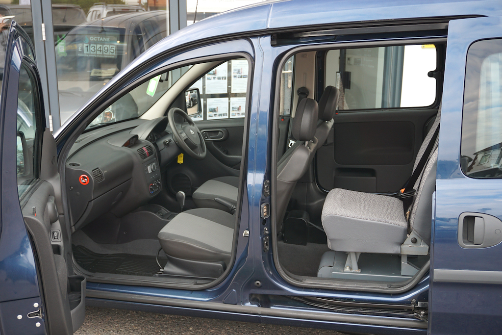 Vauxhall Combo Tour Combo Tour Essential Black #12