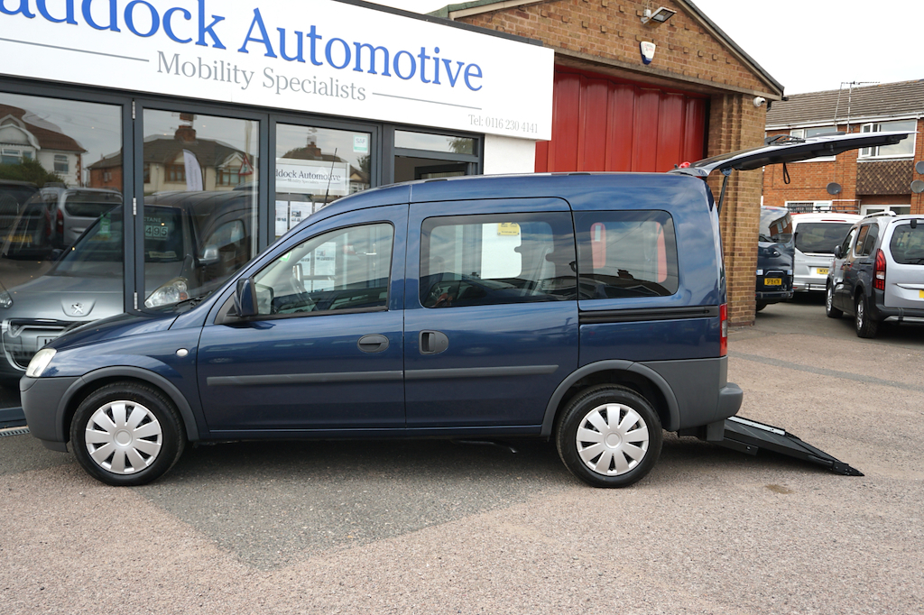 Vauxhall Combo Tour Tour Essentia Cdti, Disabled, Wheelchai NV12GJZ #2