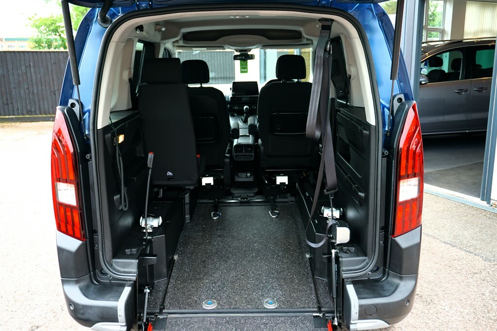 Peugeot Rifter Allure Red #4