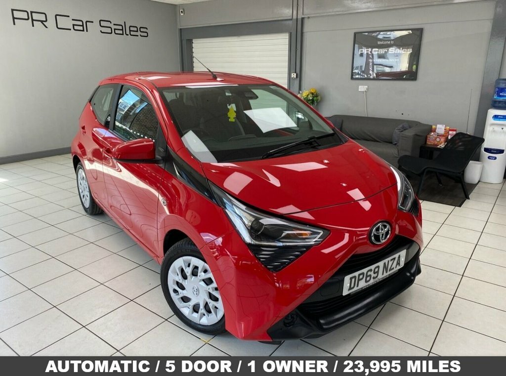 Toyota Aygo 1L X-play Red
