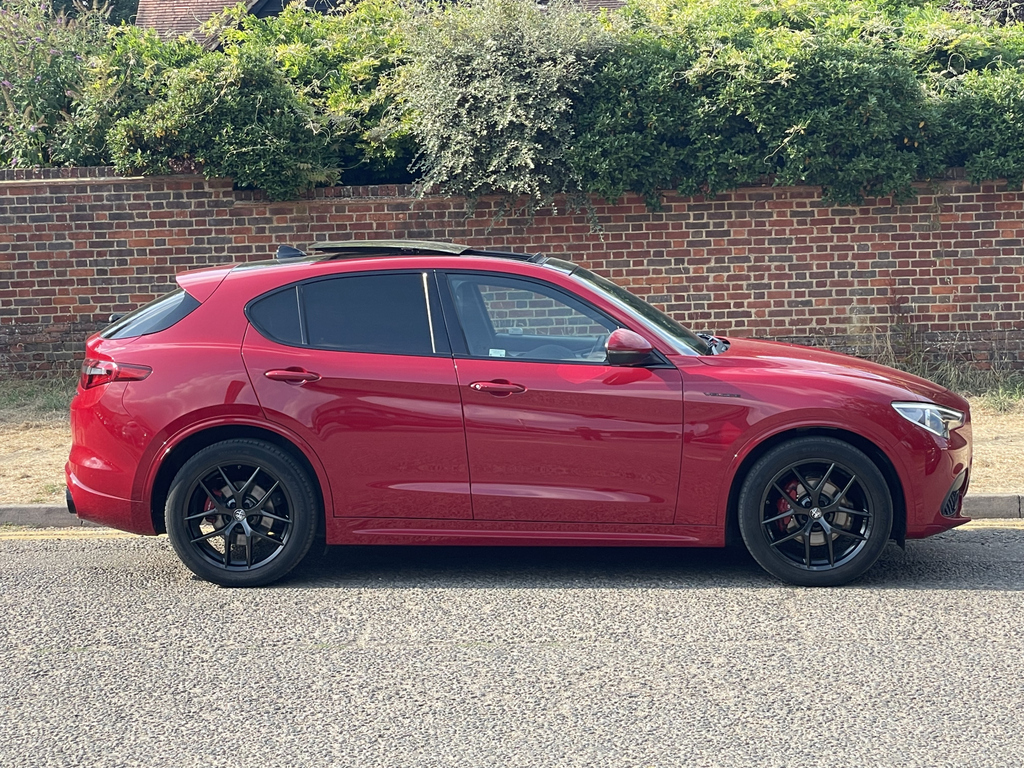 Alfa Romeo Stelvio 2.0 Turbo 280 Veloce Red #2