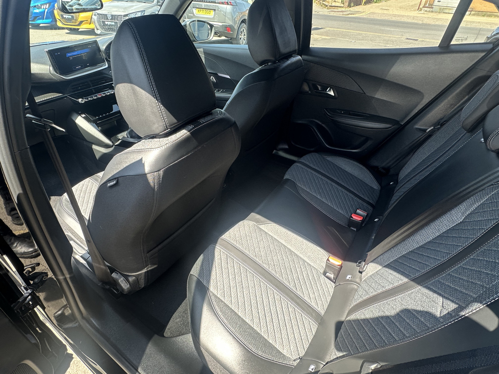 Peugeot 2008 1.2 Puretech 130 Allure KV25JYZ Black #6