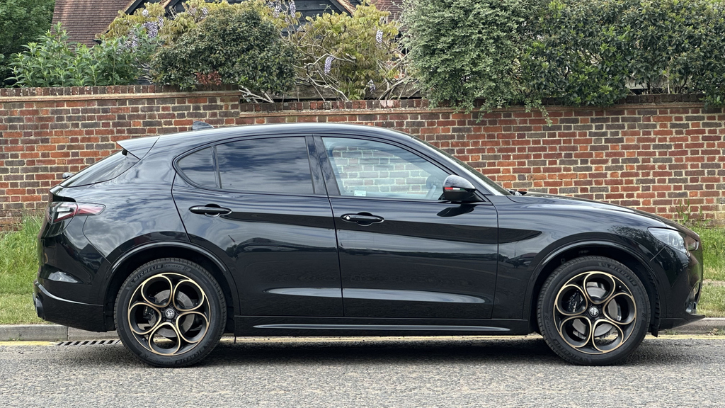 Alfa Romeo Stelvio 2.0 Turbo 280 Intensa Awd Black #2