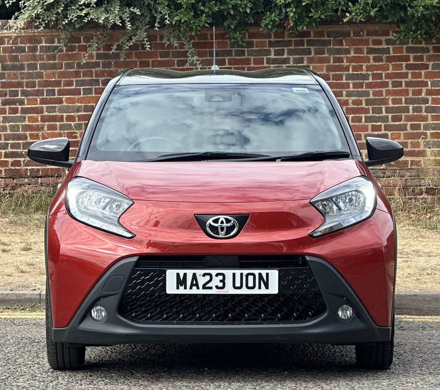 Toyota Aygo X 1.0 Vvt-i Edge Red #3