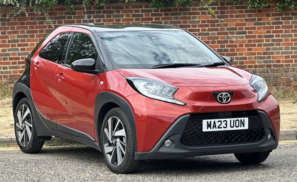 Toyota Aygo X 1.0 Vvt-i Edge Red