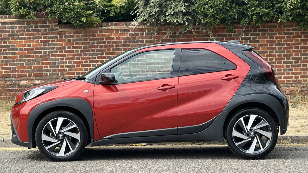 Toyota Aygo X 1.0 Vvt-i Edge Red #5