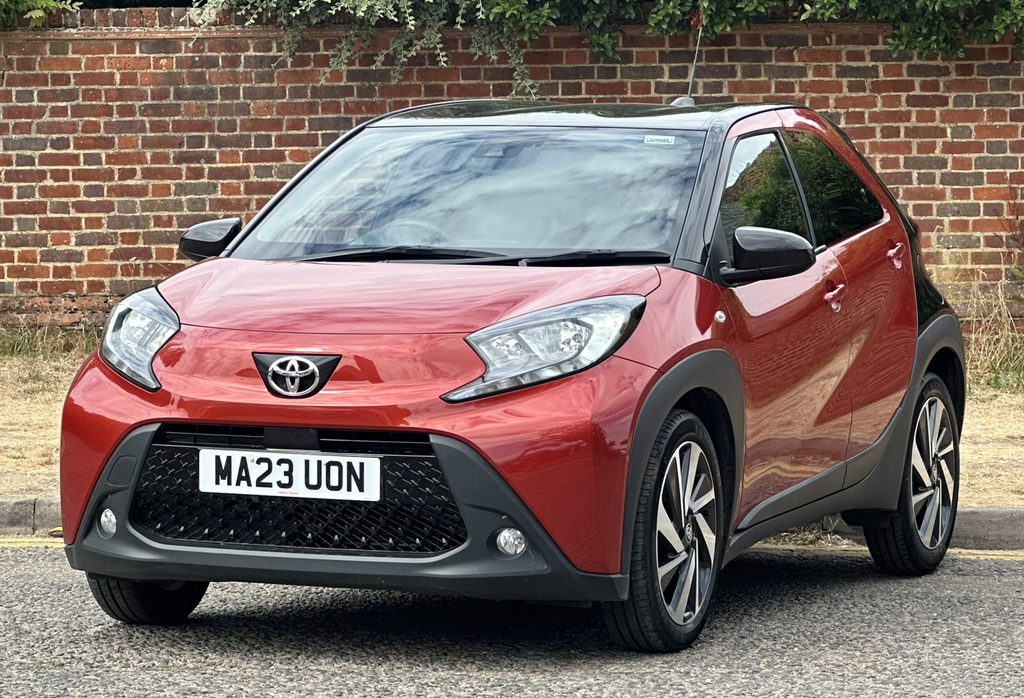 Toyota Aygo X 1.0 Vvt-i Edge Red #4