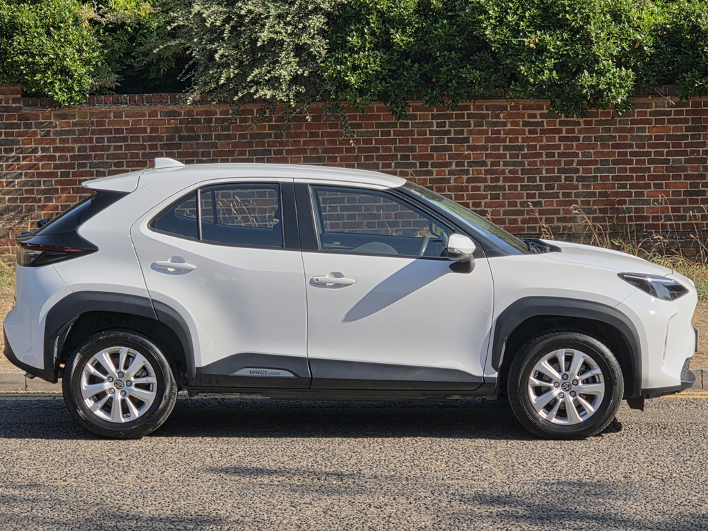 Toyota Yaris Cross 1.5 Hybrid Icon Cvt LS23BWZ White #2