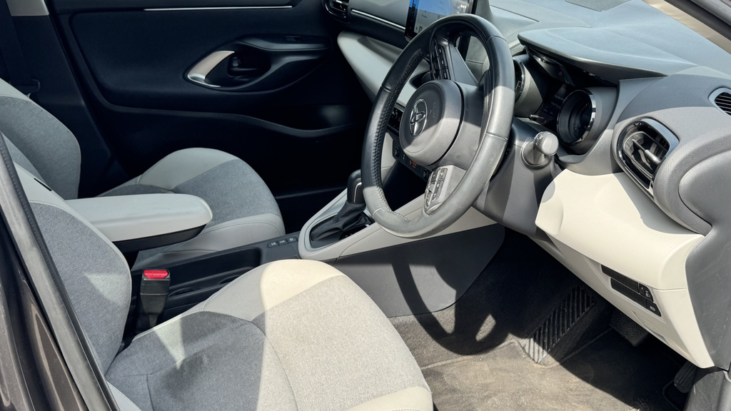 Toyota Yaris 1.5 Hybrid Excel Cvt Grey #2