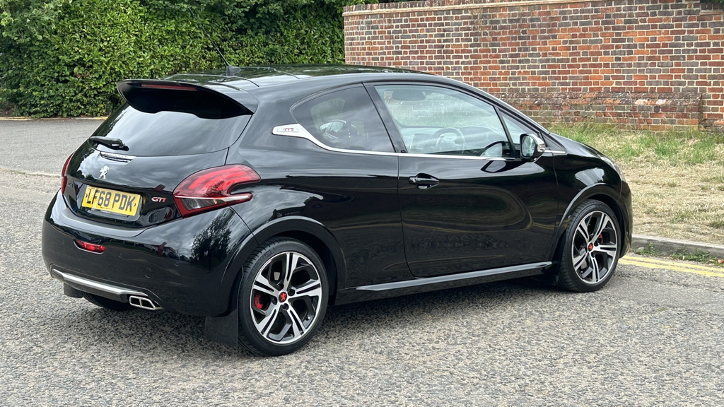 Peugeot 208 1.6 Thp Gti Prestige Black #5