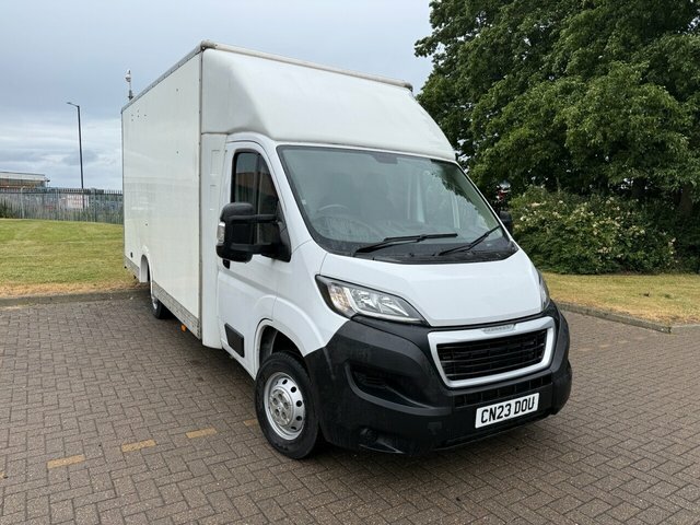 Peugeot Boxer 2.2 Bluehdi 335 Professional Premium Low Floor L White