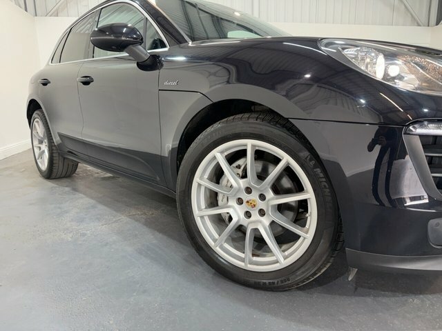 Porsche Macan 3.0 Td V6 S Suv Pdk 4Wd Euro 6 Ss 2 SW66LAA Black #3