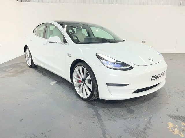 Tesla Model 3 Dual Motor Performance Saloon BG69FUE White