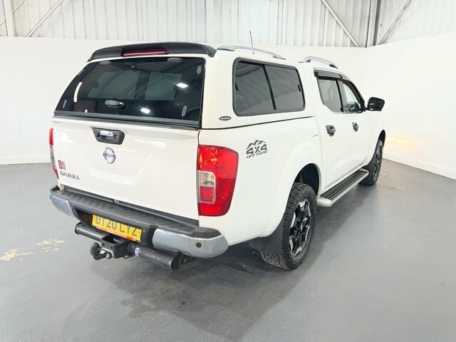 Nissan Navara 2.3 Dci Tekna Pickup Double Cab 4W White #6