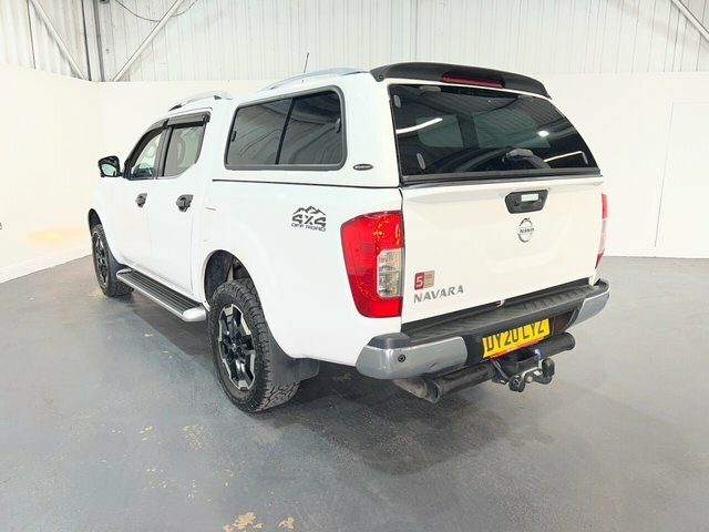 Nissan Navara 2.3 Dci Tekna Pickup Double Cab 4W White #4