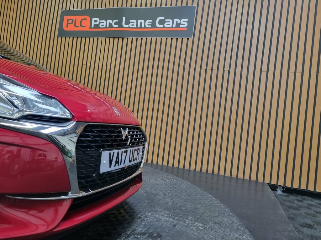 DS DS 3 1.2 Puretech Elegance Hatchback - Only Red