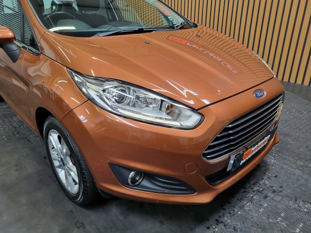 Ford Fiesta 1.25 Zetec Hatchback - Only 32000 Miles - Brown
