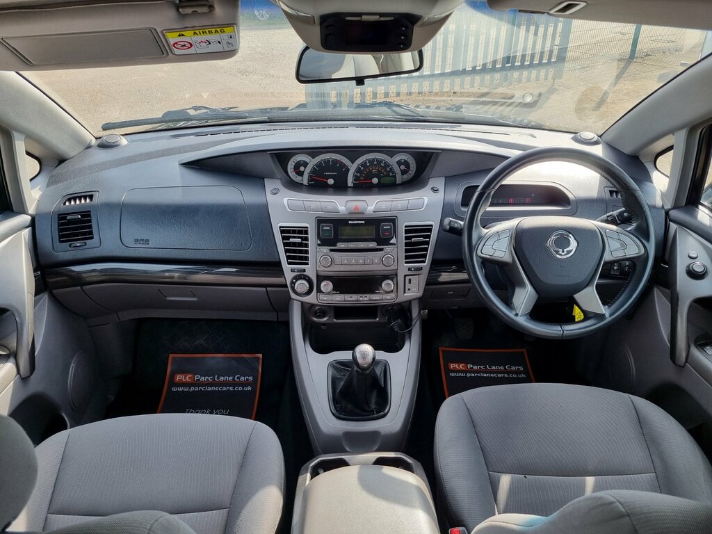 SsangYong Turismo Ex Silver #6