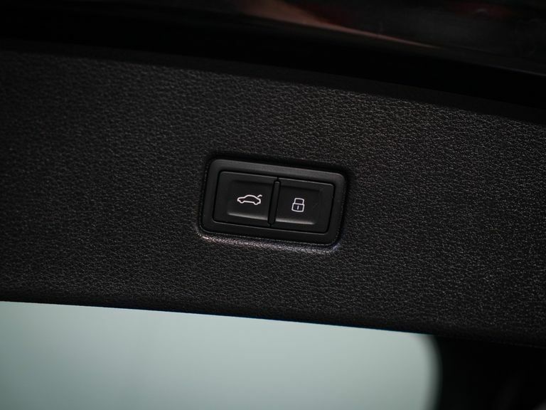 Audi Q5 2L S Line Black #16