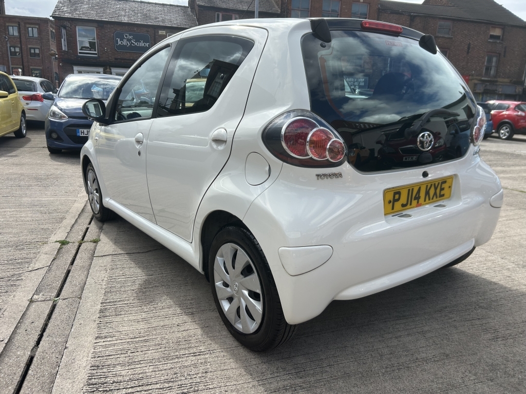 Toyota Aygo 1.0 Vvt-i Move White #5