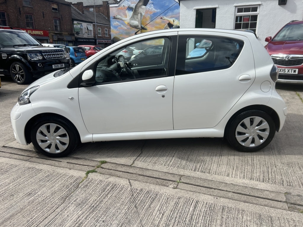 Toyota Aygo 1.0 Vvt-i Move White #4