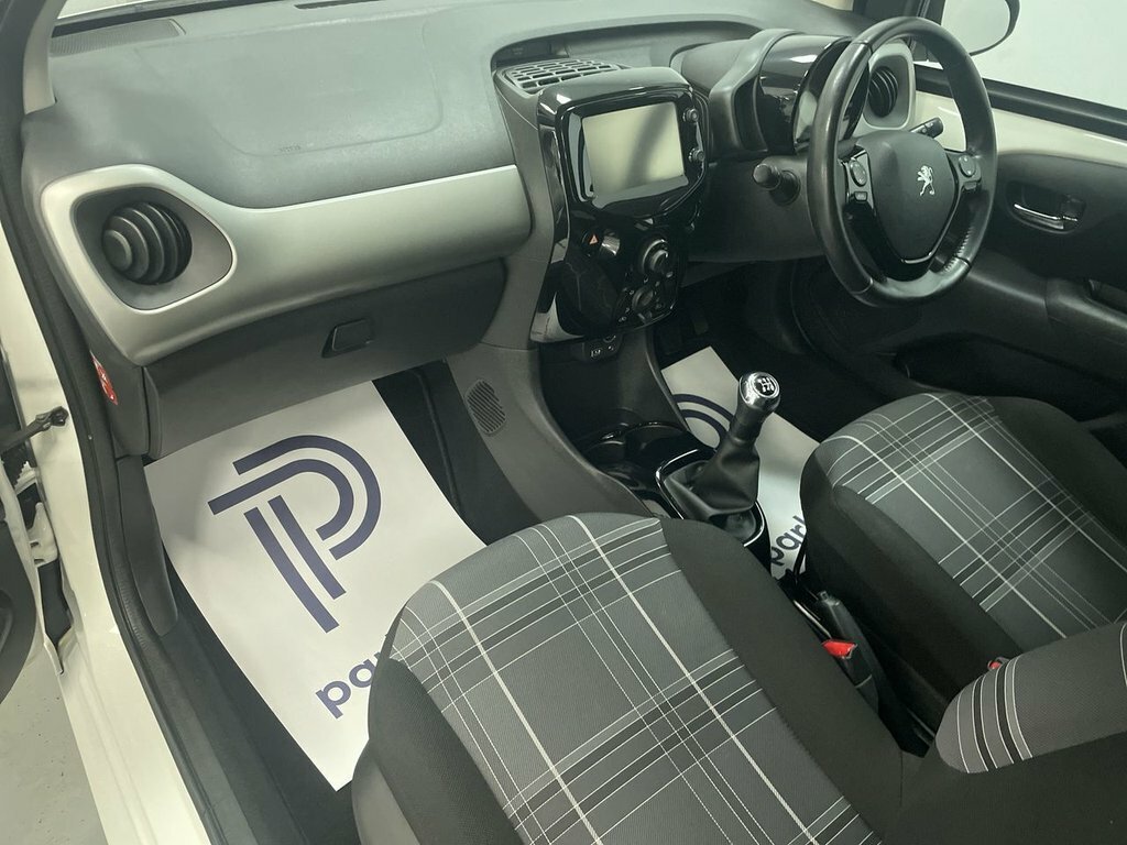 Peugeot 108 1.2L Allure White #4