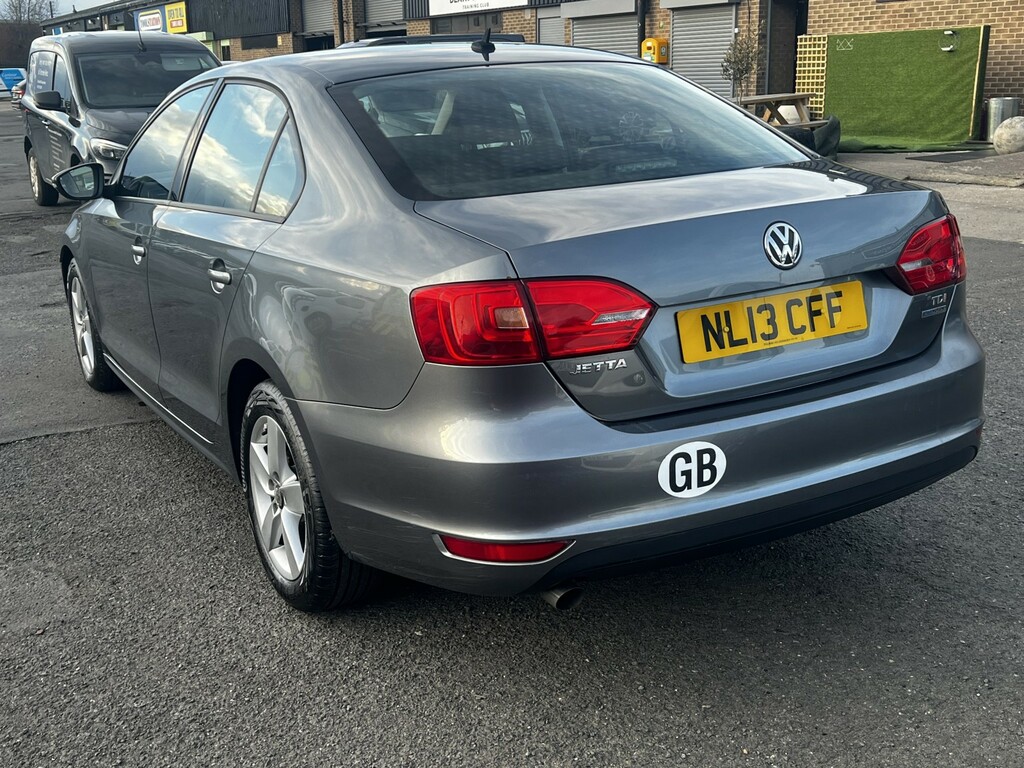 Volkswagen Jetta Saloon 1.6 Tdi Bluemotion Tech Se 201313 Grey #4