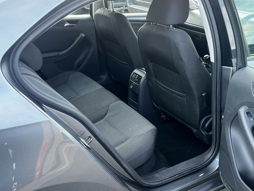 Volkswagen Jetta 1.6 Tdi Bluemotion Tech Limited Edition Saloon Grey #12