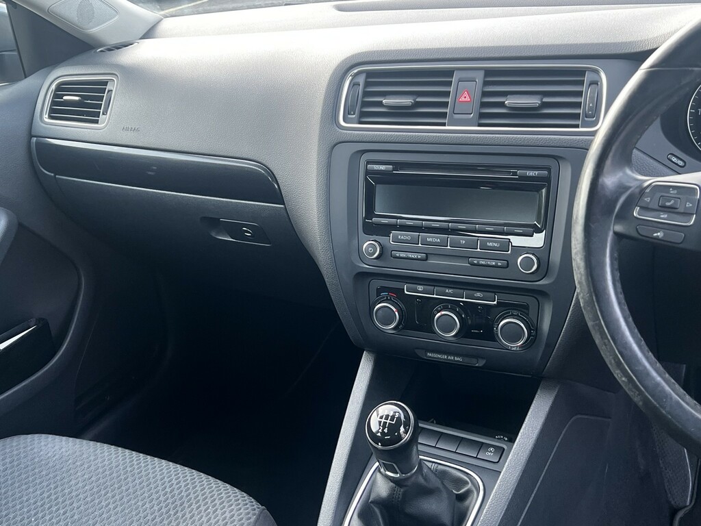 Volkswagen Jetta 1.6 Tdi Bluemotion Tech Limited Edition Saloon Grey #7