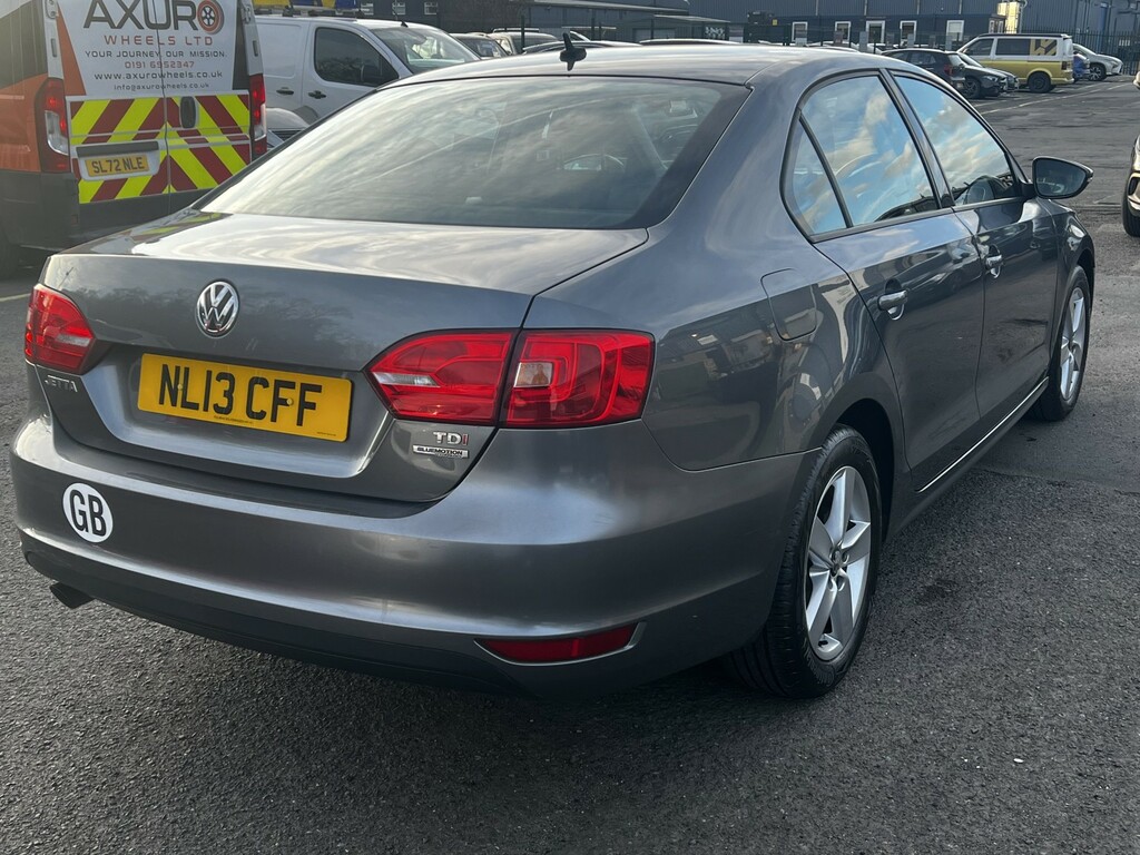 Volkswagen Jetta Saloon 1.6 Tdi Bluemotion Tech Se 201313 Grey #3