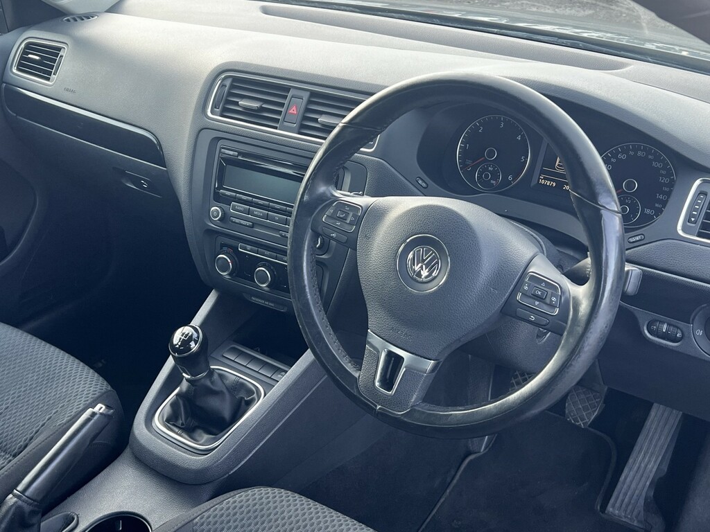 Volkswagen Jetta Saloon 1.6 Tdi Bluemotion Tech Se 201313 Grey #6