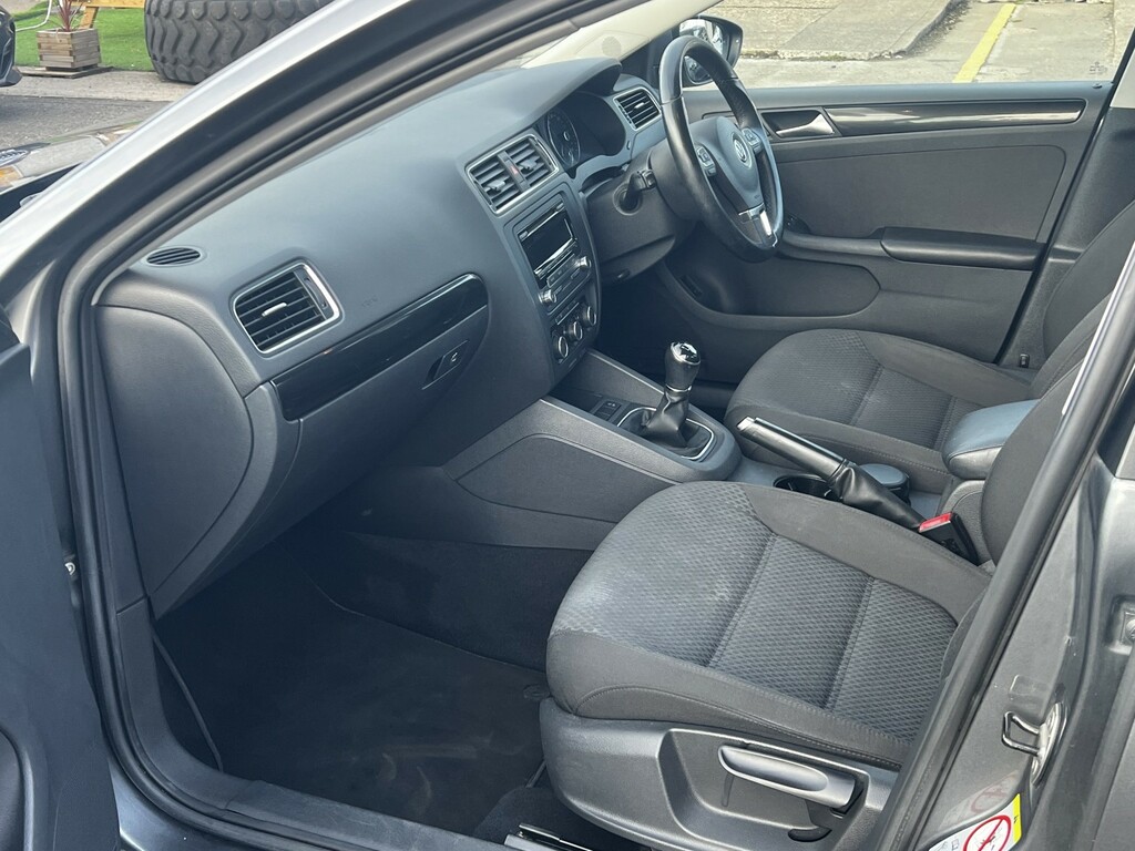 Volkswagen Jetta 1.6 Tdi Bluemotion Tech Limited Edition Saloon Grey #8