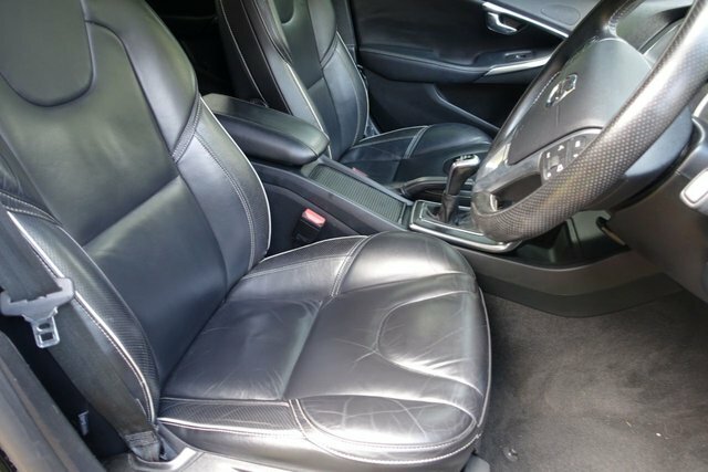 Volvo V40 2.0 T3 R-design Pro Hatchback Eu Black #3