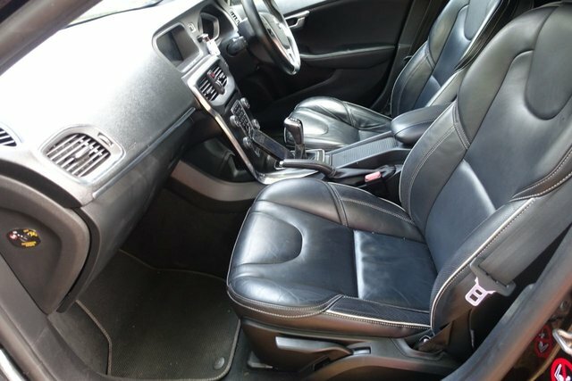 Volvo V40 2.0 T3 R-design Pro Hatchback Eu Black #2