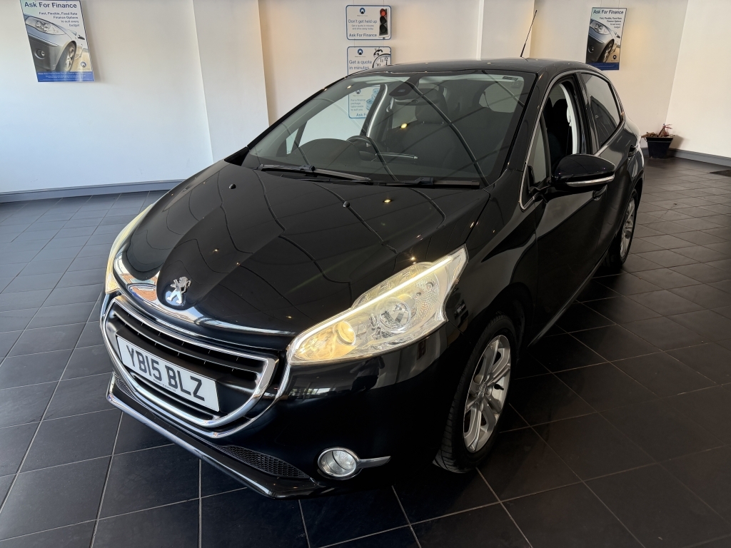 Peugeot 208 1.2 Allure Black #3