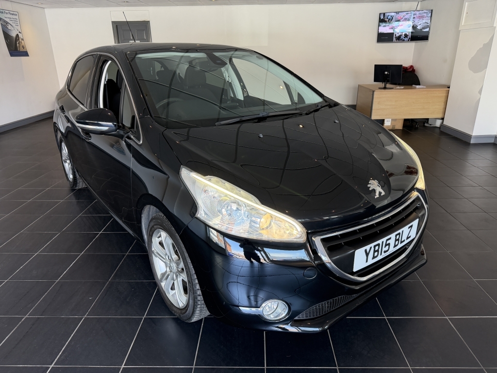 Peugeot 208 1.2 Allure Black