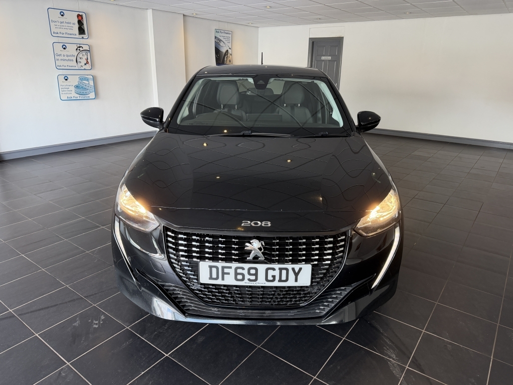 Peugeot 208 1.2 Puretech Allure Black #2