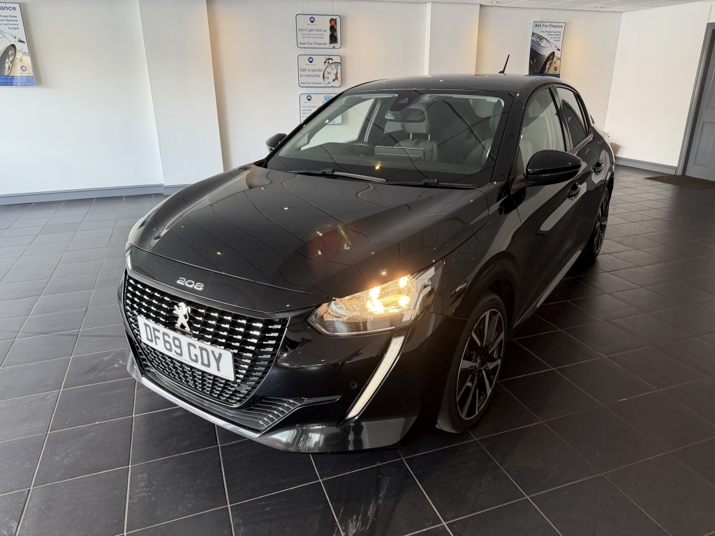 Peugeot 208 1.2 Puretech Allure Black #3
