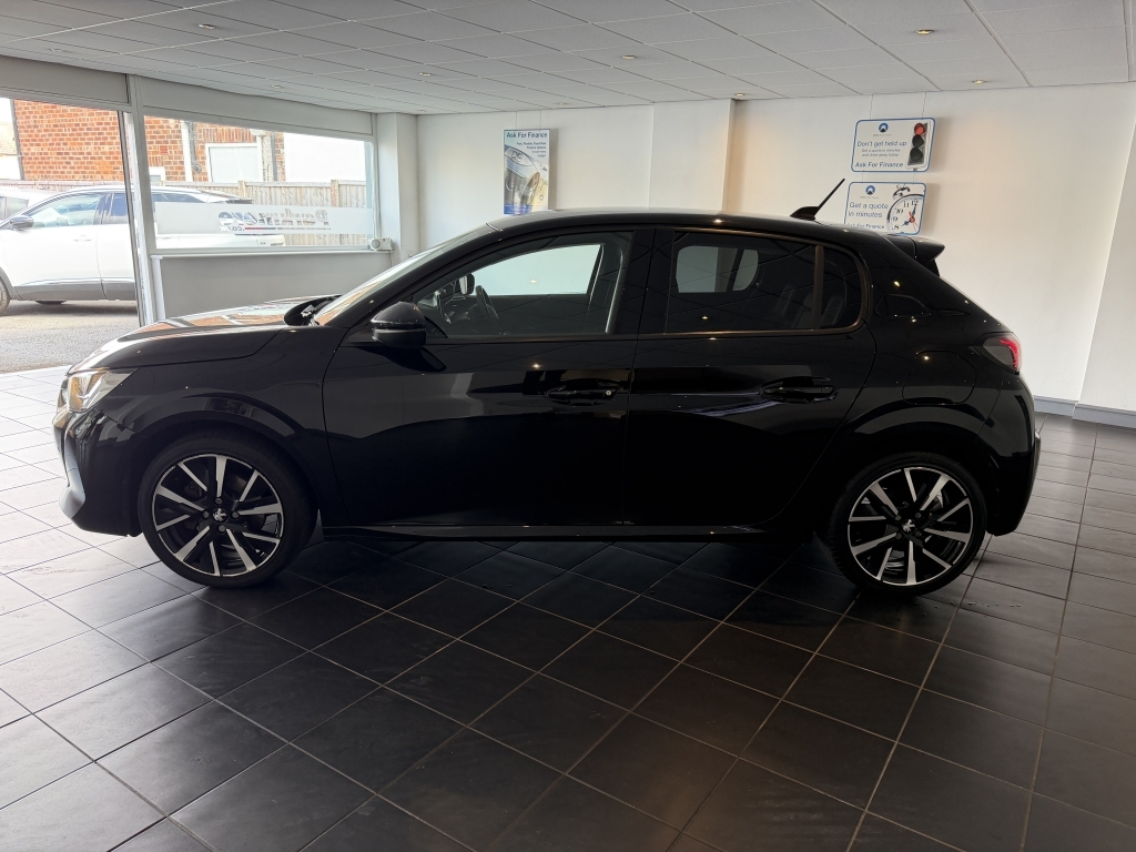 Peugeot 208 1.2 Puretech Allure Black #4