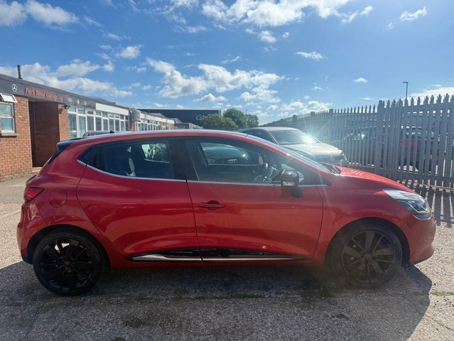 Renault Clio Hatchback HV15OMF Red #2