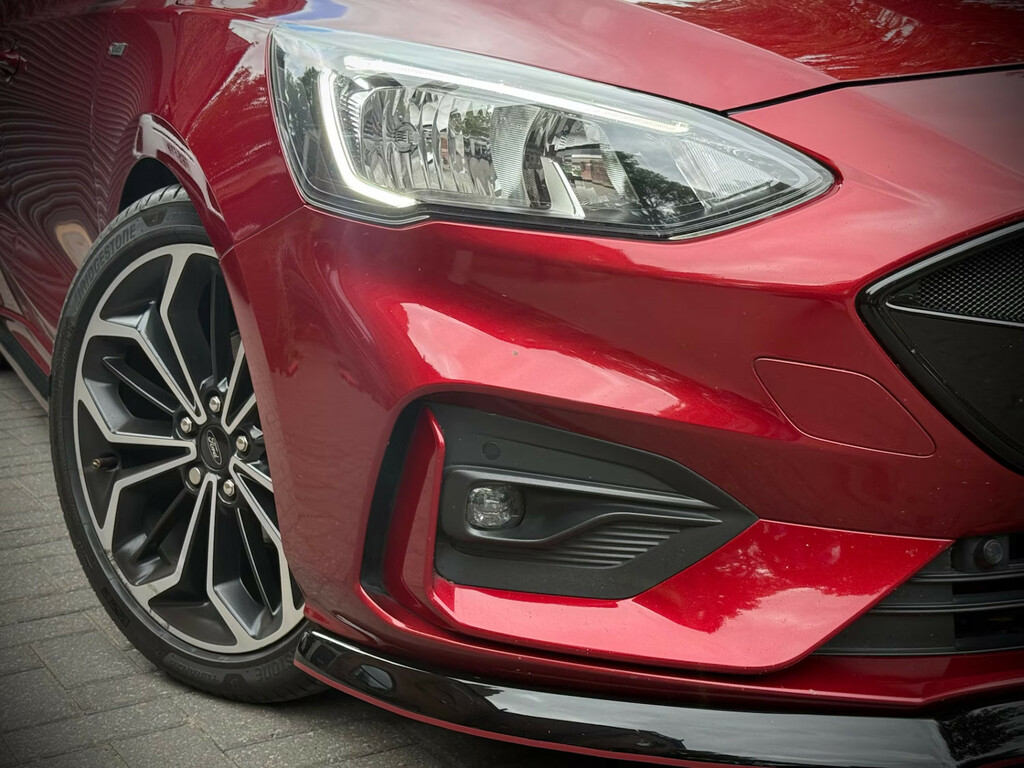 Ford Focus 1.5 Ecoblue 120 St-line X Hatchback Diese Red #5