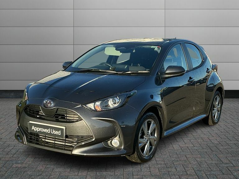 Toyota Yaris 1.5 Hybrid Design Cvt White #19