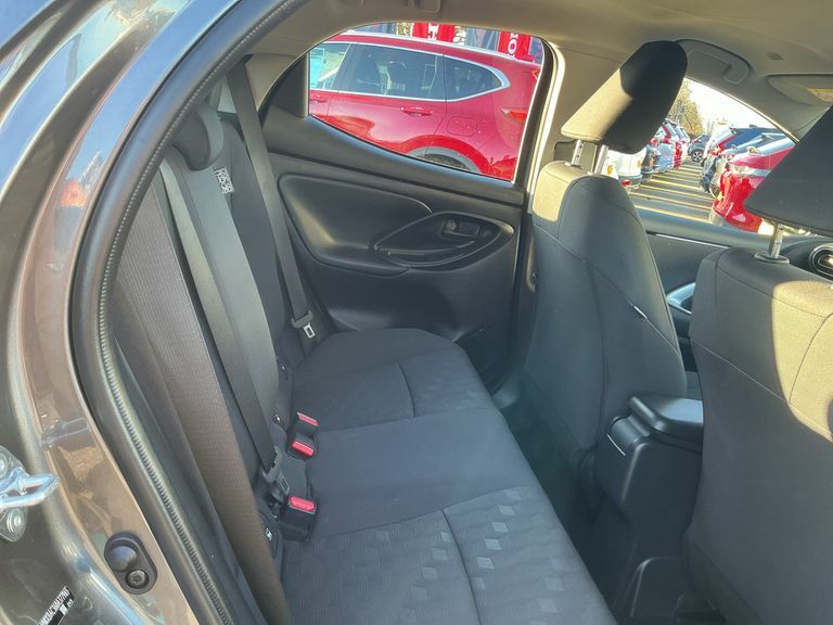 Toyota Yaris 1.5 Hybrid Design Cvt White #11