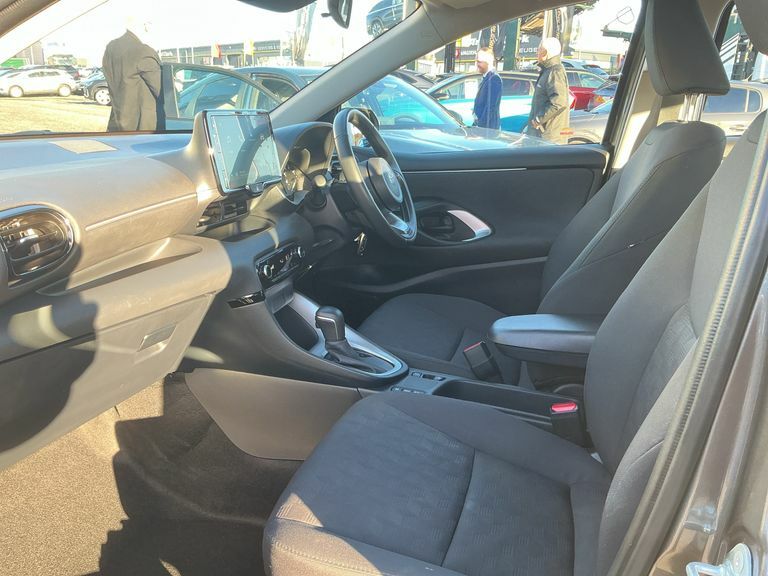 Toyota Yaris 1.5 Hybrid Design Cvt White #6