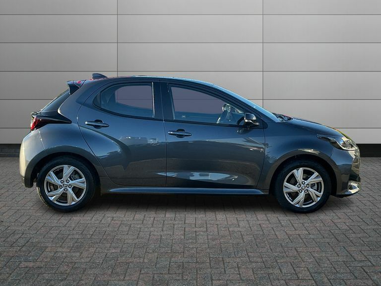 Toyota Yaris 1.5 Hybrid Design Cvt White #3
