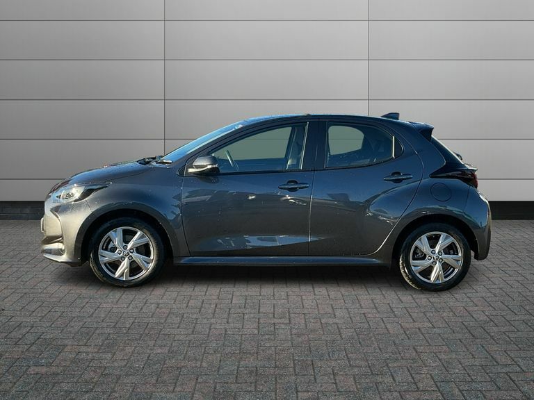 Toyota Yaris 1.5 Hybrid Design Cvt White #17