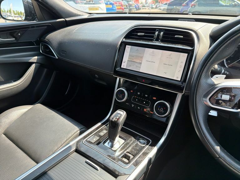 Jaguar XE Xe R-dynamic Black Grey #12