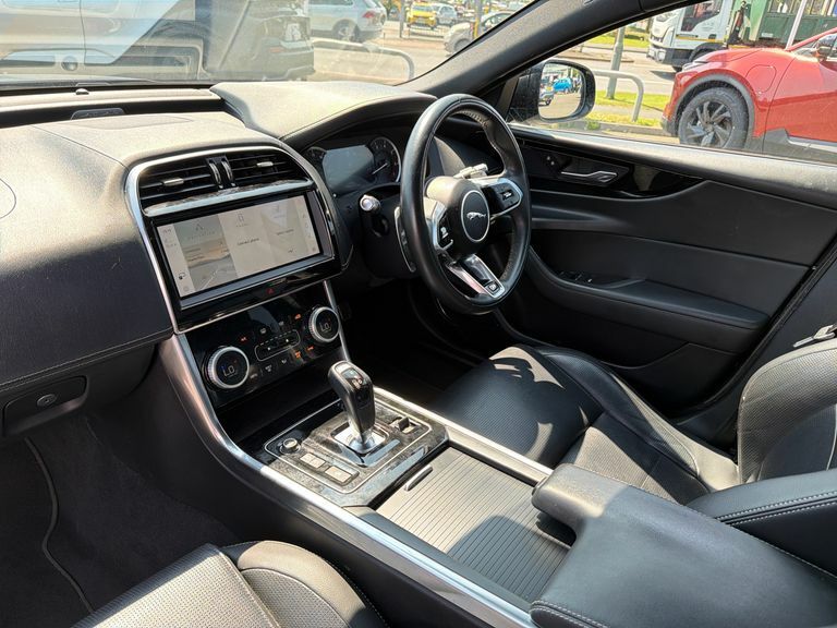 Jaguar XE Xe R-dynamic Black Grey #3