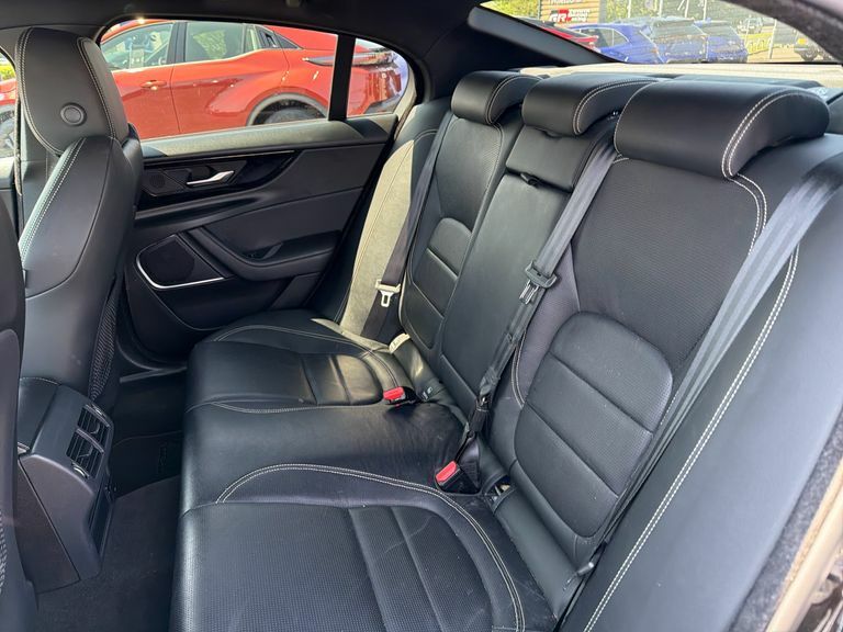 Jaguar XE Xe R-dynamic Black Grey #9